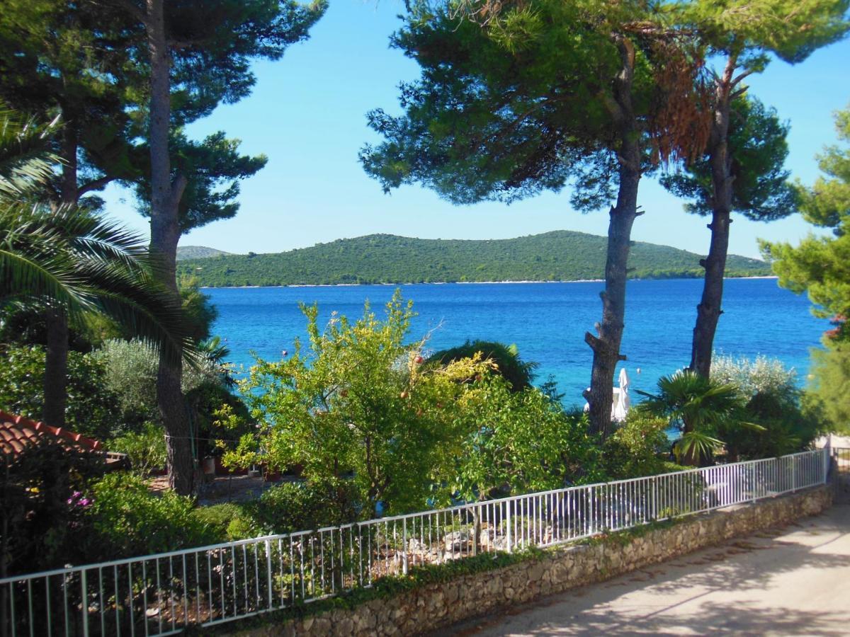 Holiday Home Oleander Zaboric Exterior foto